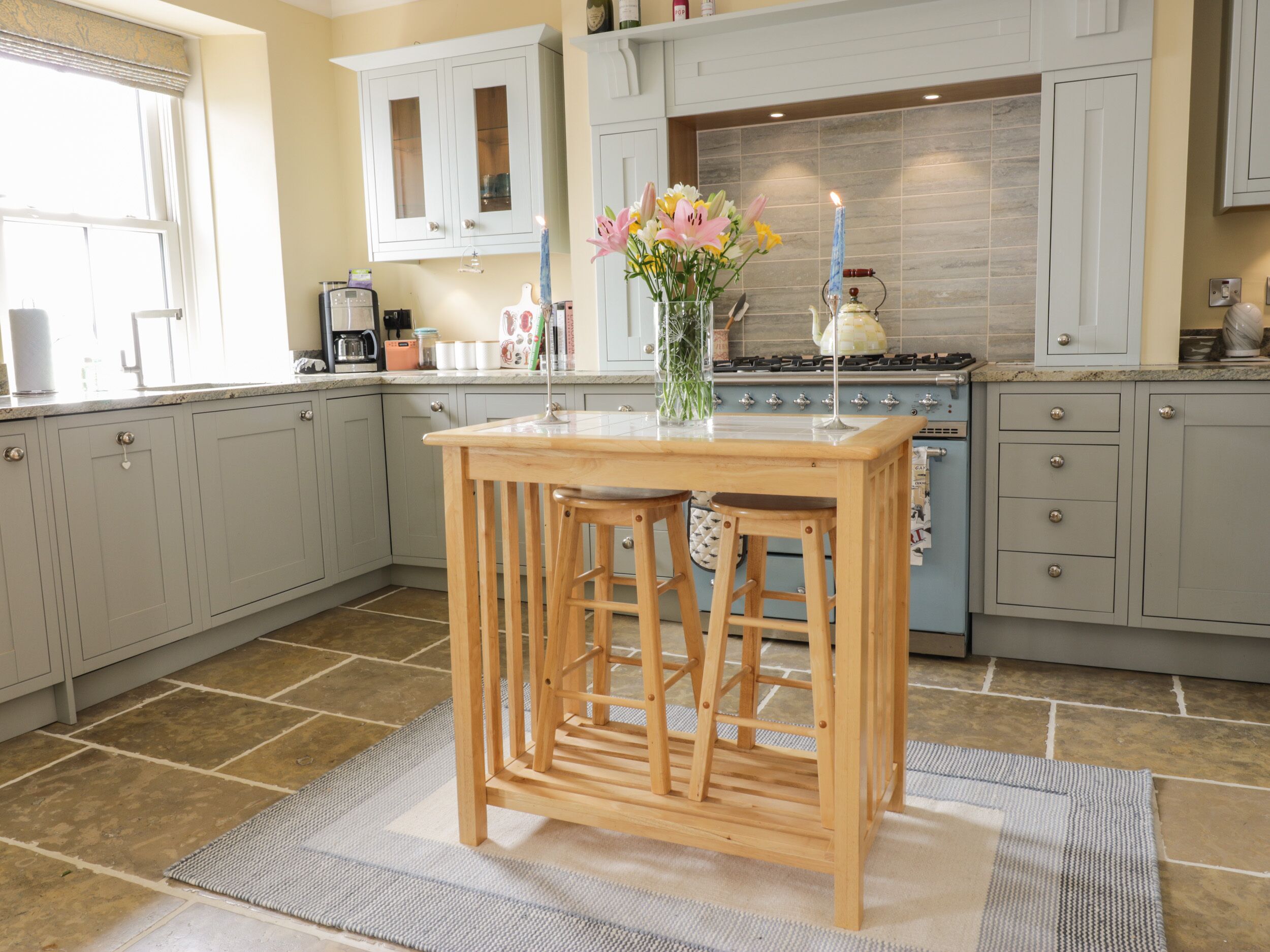 Cottage | Private kitchen | Fridge, dishwasher, electric kettle, toaster