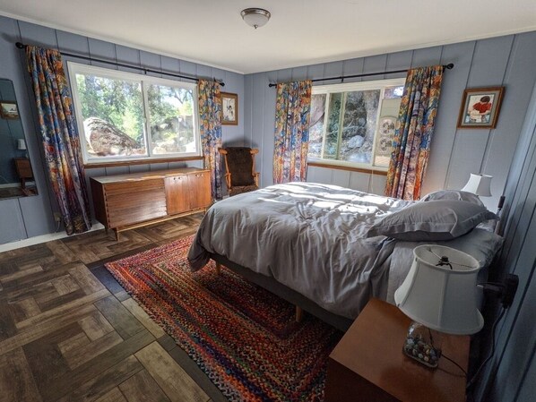 2 室のベッドルーム、アイロン / アイロン台、WiFi (無料)、ベッドシーツ