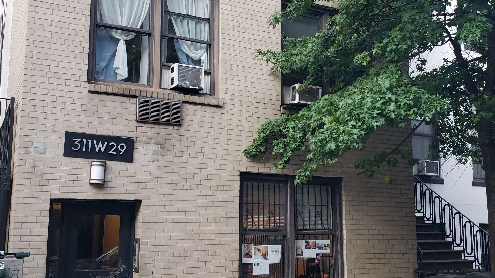 تفاصيل الفندق من الخارج