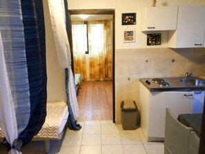 2 室のベッドルーム、WiFi (無料)、ベッドシーツ