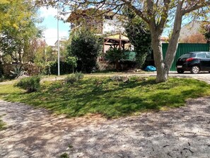 المنطقة المحيطة بالمنشأة