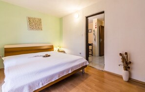 1 bedroom, free WiFi, bed sheets