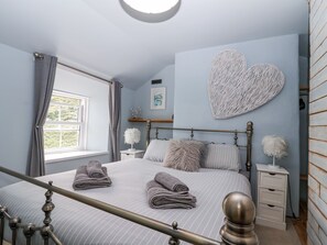 Interior - 2 Cliff Cottages (Truro)