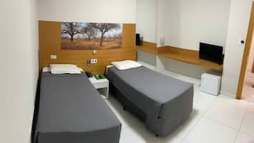 Standard Twin Room | Minibar, free WiFi, bed sheets