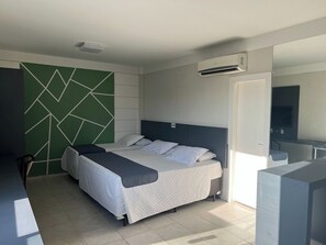 迷你吧、免费 WiFi、床单