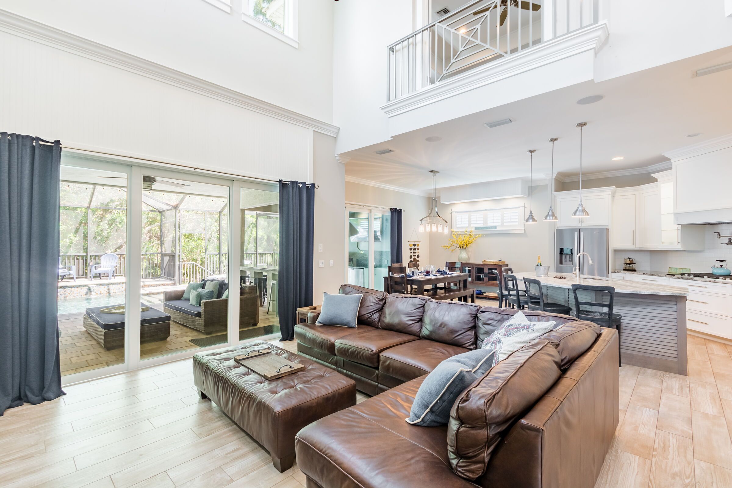 TV connectée, livres, chaîne hi-fi