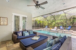 Outdoor pool, a heated pool - The Seagrape Villa -Family Friendly- Luxury Accommodation in Paradise (Sarasota)