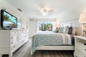 2 bedrooms, iron/ironing board, WiFi, bed sheets - Direct Gulf Access Pet Friendly Villa with Heated Pool & Kayaks - Villa Baja - Roelens Vacations (Cape Coral)