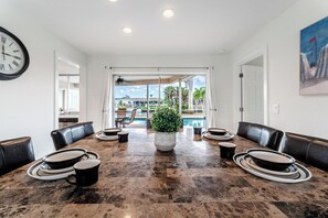 Dining - Direct Gulf Access Pet Friendly Villa with Heated Pool & Kayaks - Villa Baja - Roelens Vacations (Cape Coral)