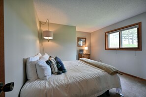 3 soverom, skrivebord, wi-fi (inkludert) og sengetøy