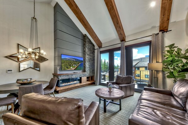 Televisión y chimenea