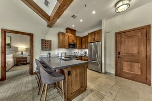 Fridge, microwave, oven, dishwasher - Luxury Two Bedroom Residence steps from Heavenly Village Book 7 Nights for 10% Off by RedAwning (South Lake Tahoe)