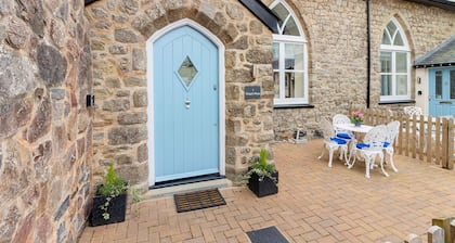 Romantic Cosy Seaside Cottage in Central Sidmouth With Free Parking