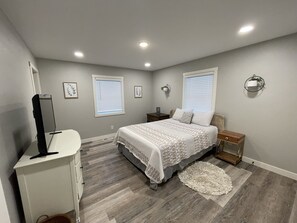 4 bedrooms, iron/ironing board, WiFi, bed sheets - "Highlander" House 4 Bedroom, 3 Bath- Ackerman Valley (Devils Lake)