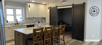 "Highlander" House 4 Bedroom, 3 Bath- Ackerman Valley