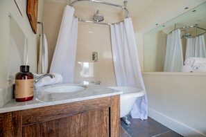 Combined shower/bathtub, hair dryer