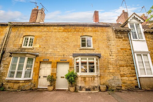 Two bedroom period Cotswold holiday cottage in Moreton-in-Marsh - Wendle Cottage