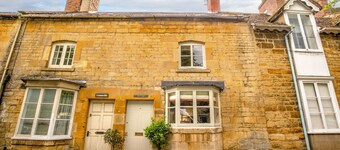 Two bedroom period Cotswold holiday cottage in Moreton-in-Marsh - Wendle Cottage