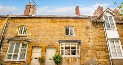Two bedroom period Cotswold holiday cottage in Moreton-in-Marsh - Wendle Cottage