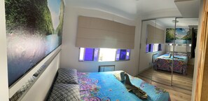 2 quartos, escrivaninha, ferros/tábuas de passar roupa