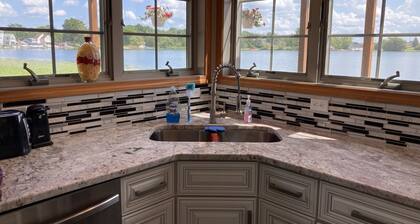 Lakefront hot tub, year round peace, nearby wineries, no close neighbors, beach!