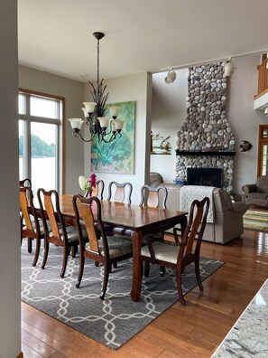 Dining - Hot tub, fireplace. Lakefront, with roomy, yet homey ambience! Spring bargains!! (Brooklyn)