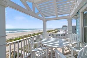 Outdoor dining - "Breathe EZ" - Oceanfront Home, 4 Bedrooms / 3.5 Bathrooms (Holden Beach)