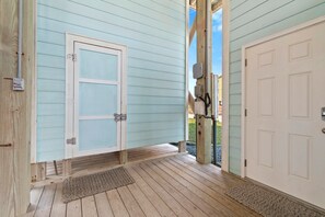Property grounds - "Breathe EZ" - Oceanfront Home, 4 Bedrooms / 3.5 Bathrooms (Holden Beach)