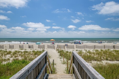 "Waters Edge 427-D" - Oceanfront Condo w/ Community Pool, 2 Bedrooms / 2 Bathrooms
