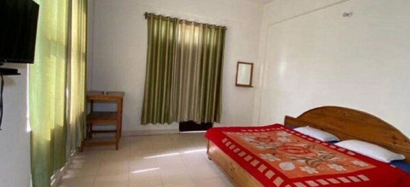 Standard Double Room | Egyptian cotton sheets, premium bedding, down comforters