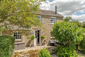 Exterior - White Rose Cottage, Constable Burton, Yorkshire Dales (Leyburn)