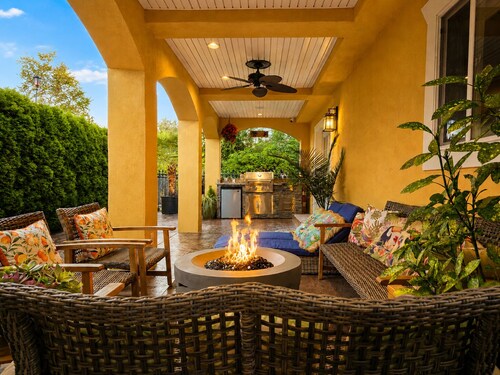 Comfort and Luxury Tropical Villa with EV Charger.