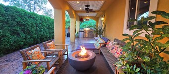 Comfort and Luxury Tropical Villa with EV Charger.