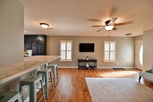 Clean Spacious Home | 3 Bedrooms | Close to Airport