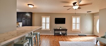 Clean Spacious Home | 3 Bedrooms | Close to Airport