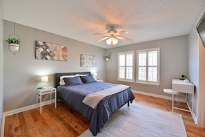 3 bedrooms, desk, travel crib, free WiFi