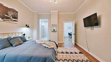 3 bedrooms, desk, travel crib, free WiFi