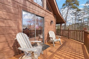 Terrace/patio - Stunning Log Cabin | Hot Tub | Fire Pit | Game Room (Sevierville)