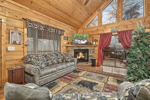 Smart TV, fireplace, video games, Hulu - Stunning Log Cabin | Hot Tub | Fire Pit | Game Room (Sevierville)