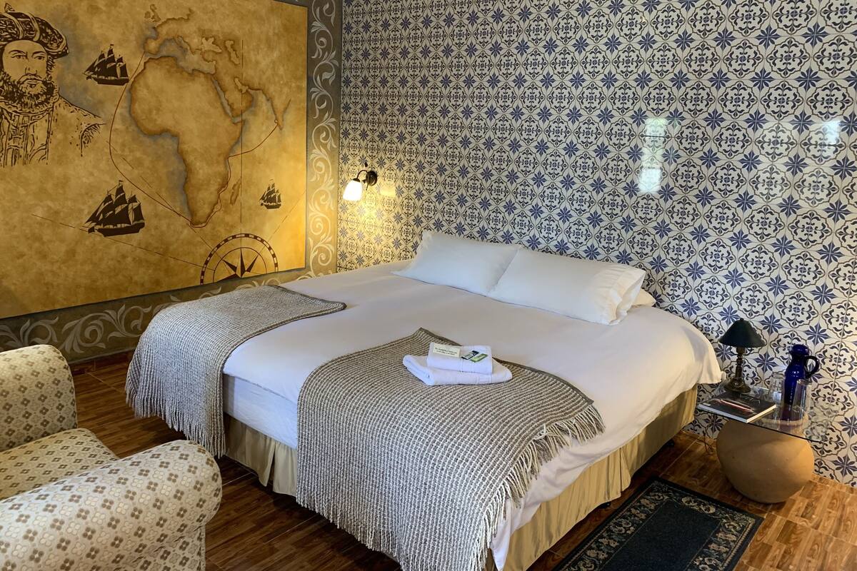 WiFi (free), bed sheets