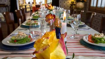 Free daily cooked-to-order breakfast