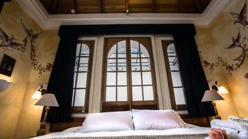 King Room | Free WiFi, bed sheets