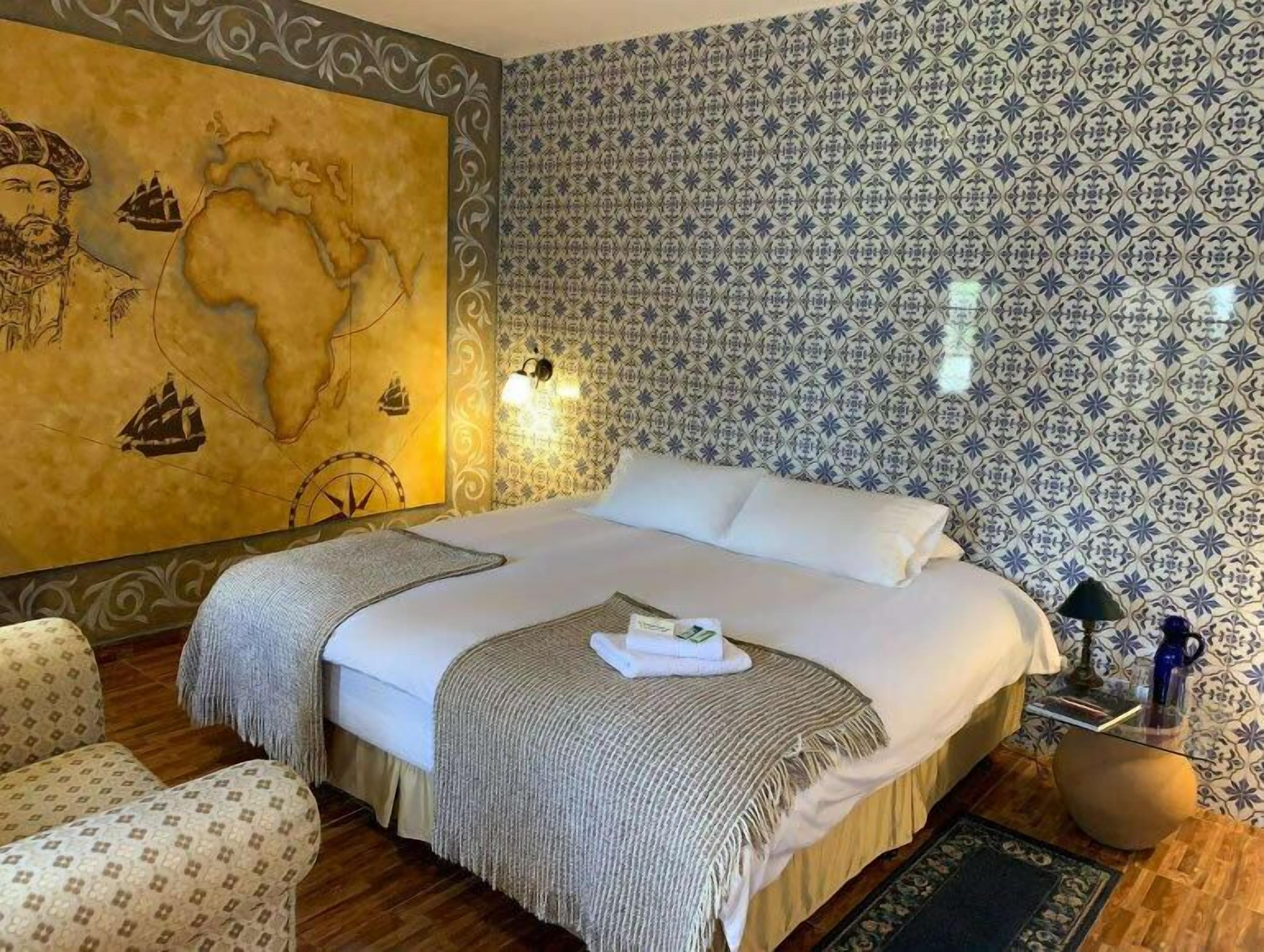 Standard Room, 1 Queen Bed | Free WiFi, bed sheets