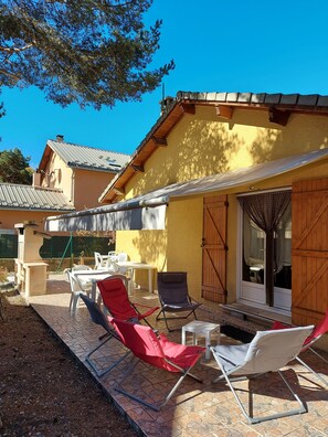 Outdoor dining - CHALET 126 M² in PRALOUP (Uvernet-Fours)