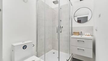 Shower, hair dryer, towels, shampoo
