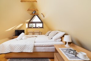 1 dormitorio, tabla de planchar con plancha, wifi y ropa de cama