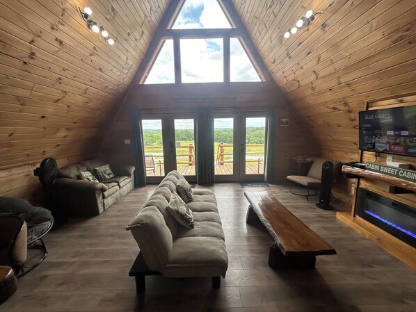 TV connectée, cheminée, lecteur de DVD, vidéothèque