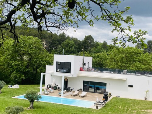 🌿 Jacasse Retreat – Villa contemporaine de luxe en pleine nature en Provence