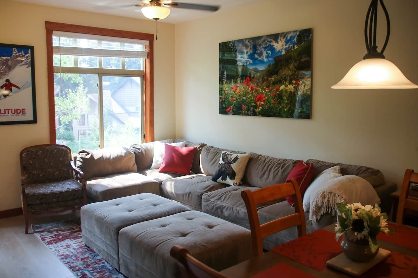 TV connectée, cheminée, jeux vidéo, baby-foot