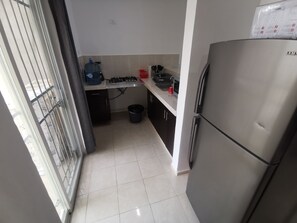 Microwave, coffee/tea maker, toaster, blender